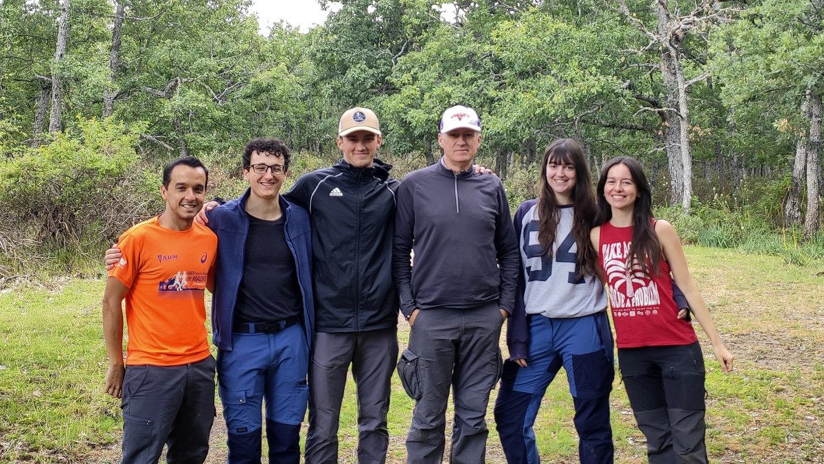 Equipo de investigadores durante el estudio en los montes de Valsaín en Segovia.