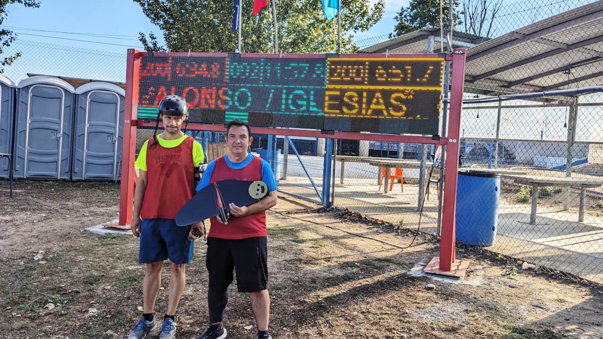 Alonso-Iglesias ante el marcador electrónico inaugurado en esta competición en Terradillos.