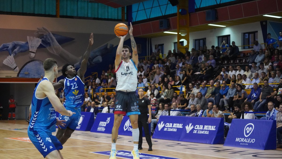 Un momento del Zamora-UEMC Real Valladolid Baloncesto.