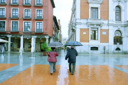 Imagen de archivo de lluvia en Valladolid.- ICAL