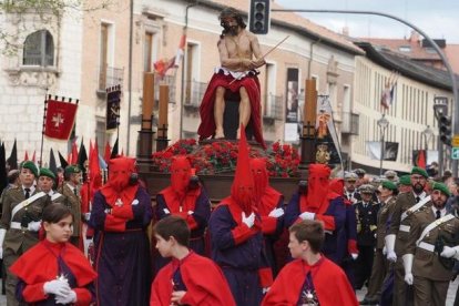 Procesión de la Hermandad del Santo Cristo de los Artilleros en una imagen de archivo de 2023