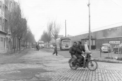Vista del paseo de Farnesio desde el cruce con la avenida de Segovia en 1960