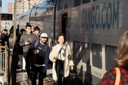 Salida de primer Ouigo desde la estación de Campo Grande de Valladolid