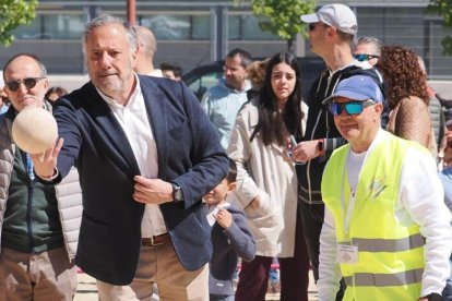 El presidente de las Cortes, Carlos Pollán, en una de las actividades programadas en el exterior