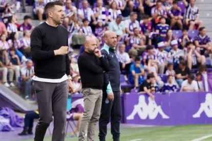 Pezzolano en la banda ante el Espanyol