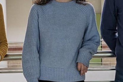 Natalia Crespo, estudiante de la UVa, acompañada de sus tutores Irene Ruano y Guillermo Vega Gorgojo.