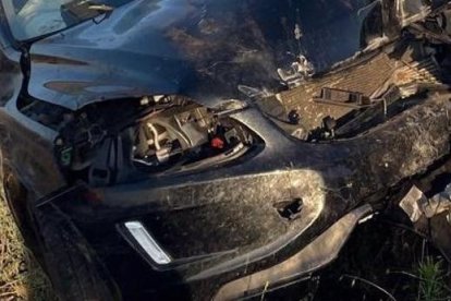 Los Bomberos de la Diputación de Valladolid intervienen en un accidente en la A-62 en Tordesillas (Valladolid), que ha dejado dos heridos, una trasladada al hospital. -