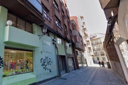 El local de ocio se encuentra en la calle Bao, próxima a la plaza del Rosarillo.
