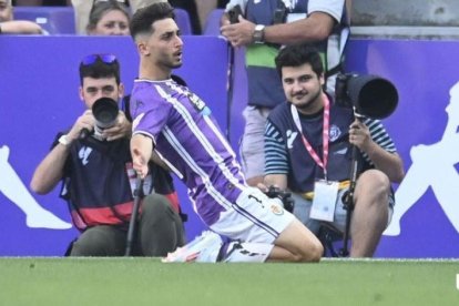 Raúl Moro celebra el gol que dio la victoria al Real Valladolid ante el Espanyol