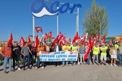 Concentración de las Federaciones de Industria de UGT y CCOO Industria