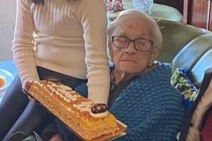 Modesta Duque García en su casa de Tordesillas