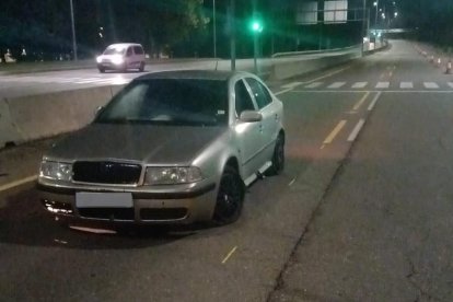Vehículo que se salió de la VA-20 en la madrugada del viernes al sábado.