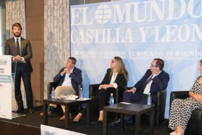 Juan García-Gallardo (Vicepresidente de la Junta de Castilla y León); Pablo Lago (Director de El Mundo - Diario de Castilla y León); Patricia Tejado (Directora de Servicios Públicos Digitales en GMW); Félix Barrio (Director General de INCIBE); Beatriz Casado Sáenz (Directora de Innovación y Emprendimiento del ICE CyL) en el Club de Prensa El Mundo – Diario de Castilla y León ‘Desafíos de la ciberseguridad en la pequeña y mediana empresa’. -J. M. LOSTAU