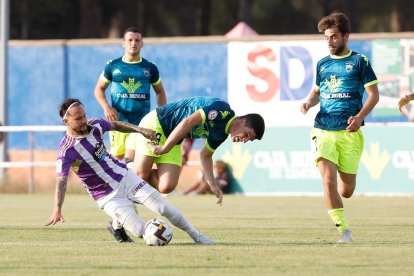 Amistoso entre el Real Valladolid y el Tordesillas. / LOSTAU