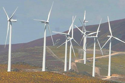 Aerogeneradores del parque eólico Peña del Gato.-E.M.