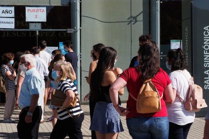 Vacunación de jóvenes vallisoletanos antes de viajar con una beca Erasmus. PHOTGENIC