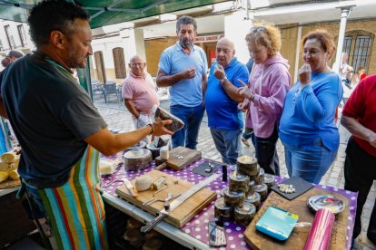 Feria del queso en Villalón de Campos. J.M. Lostau