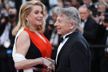 Catherine Deneuve, una de las firmantes del manifiesto, junto a Roman Polanski, en el pasado Festival de Cannes.-AFP / VALERY HACHE