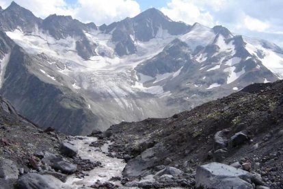 Fotografía del monte Elbrus, 5642 metros de altura, en los Urales.-/ PERIODICO