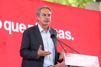 El expresidente del Gobierno, José Luis Rodríguez Zapatero, durante la campaña de las municipales del 28M en León. ICAL