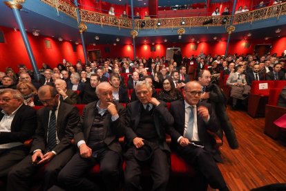 Vista parcial del Teatro Zorrilla en la presentación del documental 'Cien años de fútbol en Castilla y León'. / EL MUNDO