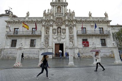 Fachada de la Universidad de Valladolid.- E. M.