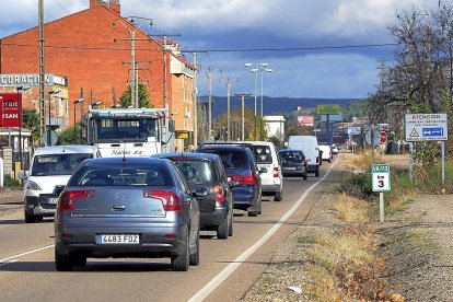Decenas de vehículos circulan a diario por la VA-113 a la altura de la localidad vallisoletana de Santovenia de Pisuerga.