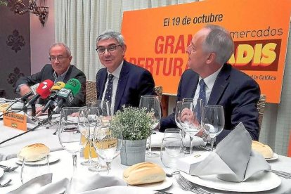 Antonio Cortés, José Daniel Posadas y José Luis Fernández Astray ayer, durante la presentación en Medina.-S. G. C.