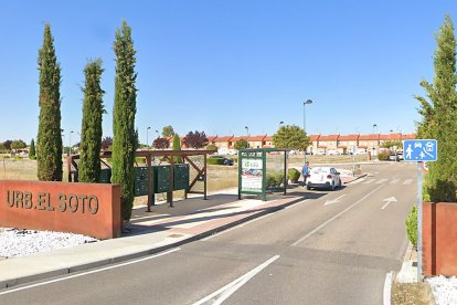 Entrada a la urbanización 'El Soto' de Aldeamayor de San Martín. GGL SW