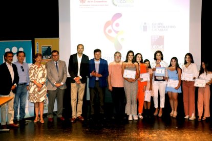 Premiados en la quinta edición del concurso “Emprendemos. Fomento del emprendimiento cooperativo en la escuela”.- E. M.