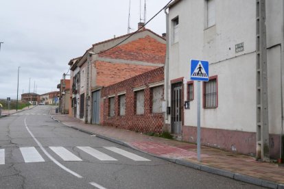 Calle Azalea en el barrio Las Flores de Valladolid, donde se produjo el suceso. J.M. LOSTAU