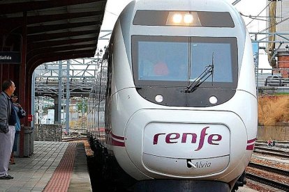 Tren de Renfe llegando a una estación, en una imagen de archivo. -E. M