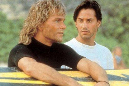 Patrick Swayze junto a Keanu Reeves en ’Le llaman Bodhi’, de Kathryn Bygelow.-