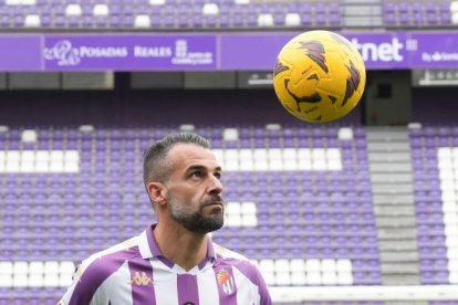 Álvaro Negredo, con su nuevo uniforme.