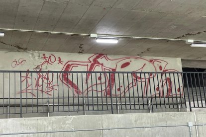Grafitis en el túnel de Andrómeda.- E. M.