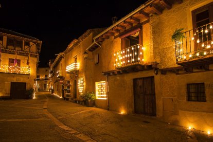 Las callejuelas y casas de piedra blasonadas ofrecen bellas estampas que atrae cada año a miles de turistas a una de las villas medievales mejor conservadas.- LA POSADA