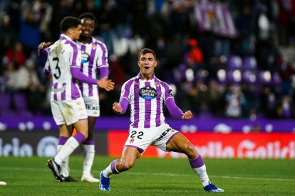 Lucas Rosa celebra el gol logrado ante el Tenerife. / I. SOLA / RV