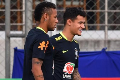 Neymar y Coutinho, en el entrenamiento de la selección brasileña en Porto Alegre.-AFP / NELSON ALMEIDA