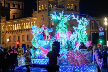 'Cabalgaza' de Papá Noel en Valladolid.- ICAL.