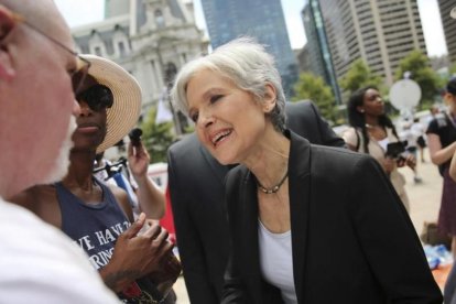 La candidata verde Jill Stein habla con sus simpatizantes.-REUTERS / DOMINICK REUTER
