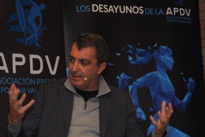 Javier Guillén durante Los Desayunos de la APDV en Valladolid . / M. GONZÁLEZ EGEA / APDV