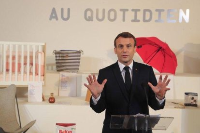 El presidente francés, Emmanuel Macron, en un acto en el Palacio del Elíseo, ayer.-EPA / AP POOL