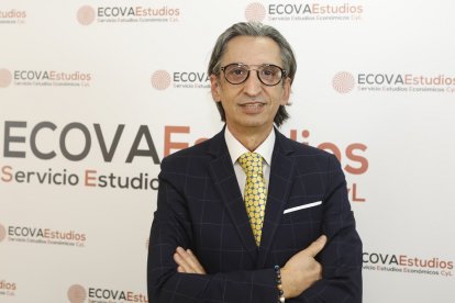 El director de ECOVAEstudios, Juan Carlos de Margarida, presenta el Observatorio de Economía Digital del año 2021. -ICAL