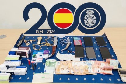 Efectos intervenidos por la Policía Nacional en una vivienda de Medina del Campo.-P.N.