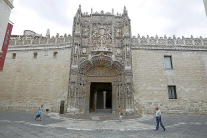 Fachada principal del Museo Nacional de Escultura de Valladolid.-J. M. LOSTAU
