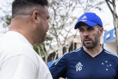 Ronaldo conversa con Pezzolano en Cruzeiro. / FÚTBOL Y PROGRESO