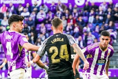 Kike y Olaza, con Lirola.