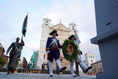 Como colofón a los actos del V centenario del inicio de la construcción del Palacio Real de Valladolid, la Cuarta Subinspección General del Ejército de Tierra organiza un arriado solemne de bandera.- ICAL