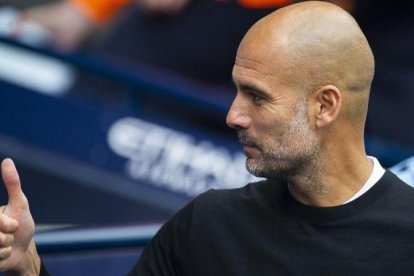 Guardiola, en el Etihad durante el duelo con el Huddersfield.-