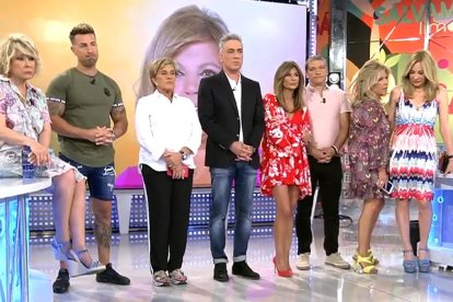 Kiko Hernández junto a los colaboradores de Sálvame-EL PERIÓDICO